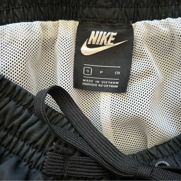 🔹Nike Men’s Tri-Tone Athletic Shorts - Black, Gray, White - Picture 3 of 9